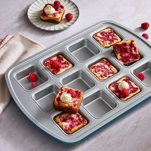 NEW PAMPERED CHEF BROWNIE PAN